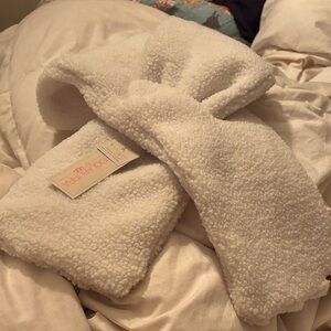 Koolaburra by UGG  Sherpa Scarf – Lilac Soft Fleece Winter white Wrap